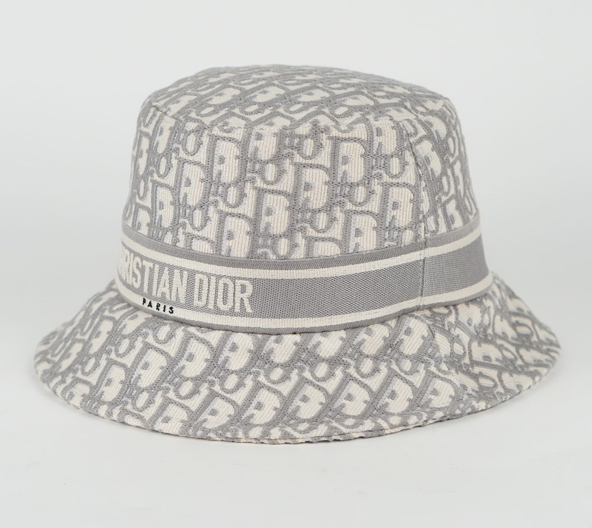 HUT - OBLIQUE FISHERMAN BUCKET