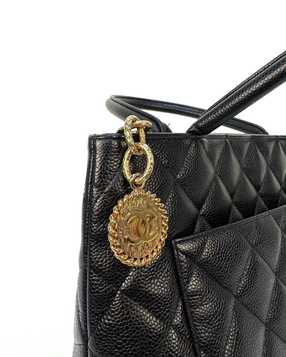 TOTE BAGS - CHANEL RE-RELEASE MEDALLION BLACK