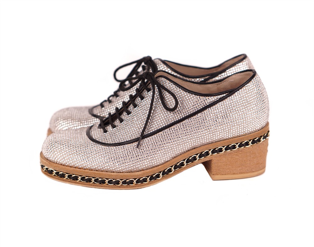 SCHNÜRSCHUHE - CHANEL MIT KRISTALLEN