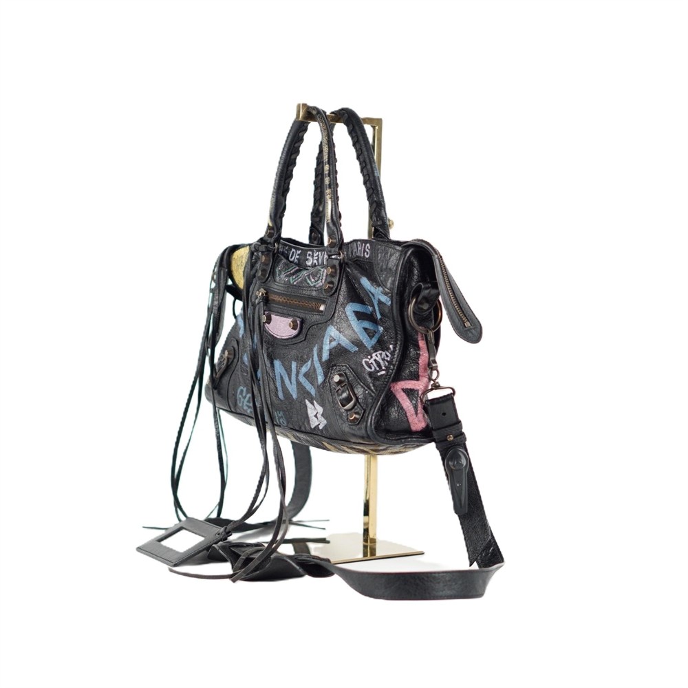 HANDTASCHEN - BALENCIAGA CLASSIC CITY GRAFFITI SCHWARZ