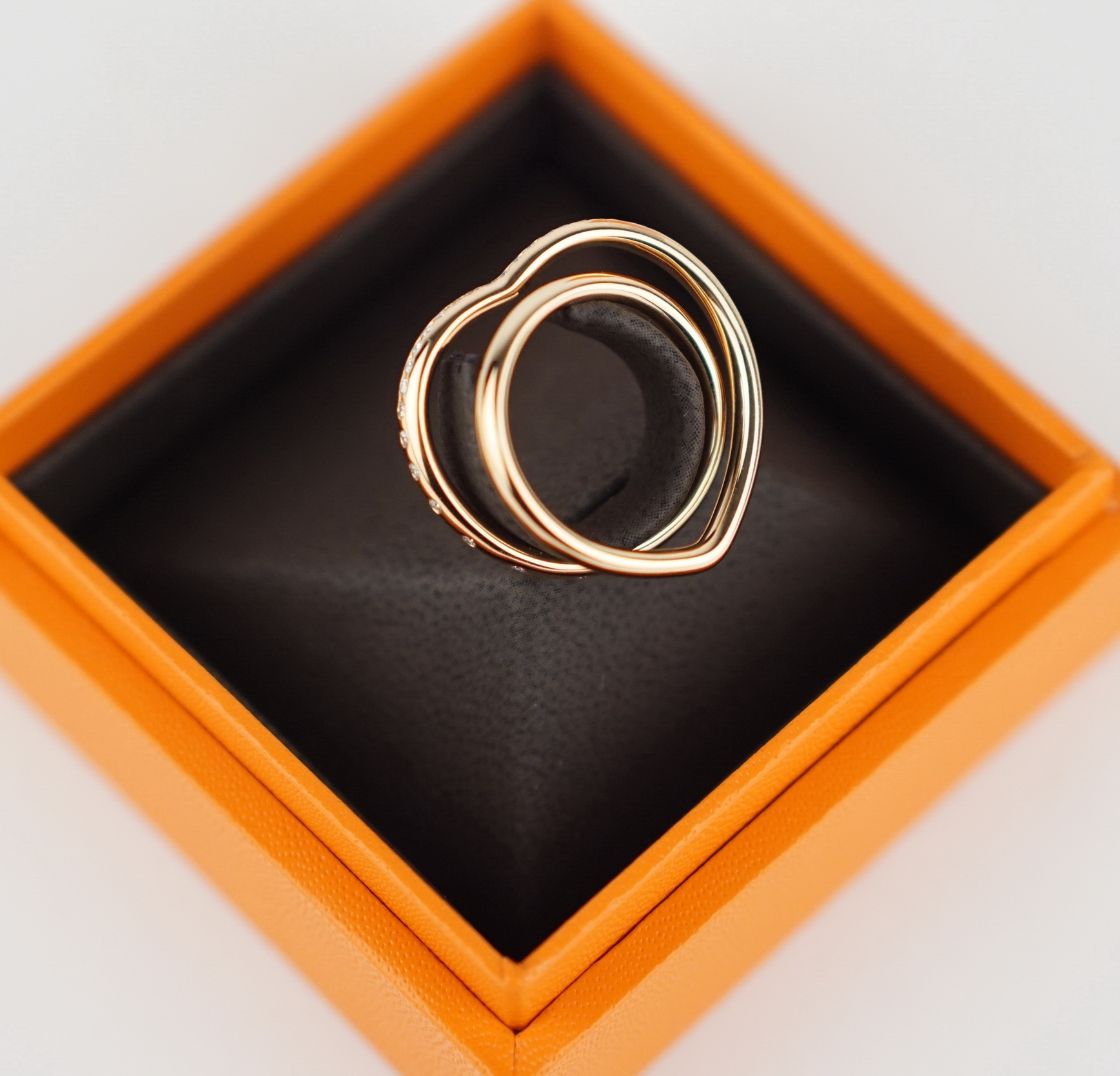 RING - HERZFORM MIT DIAMANTEN GOLD