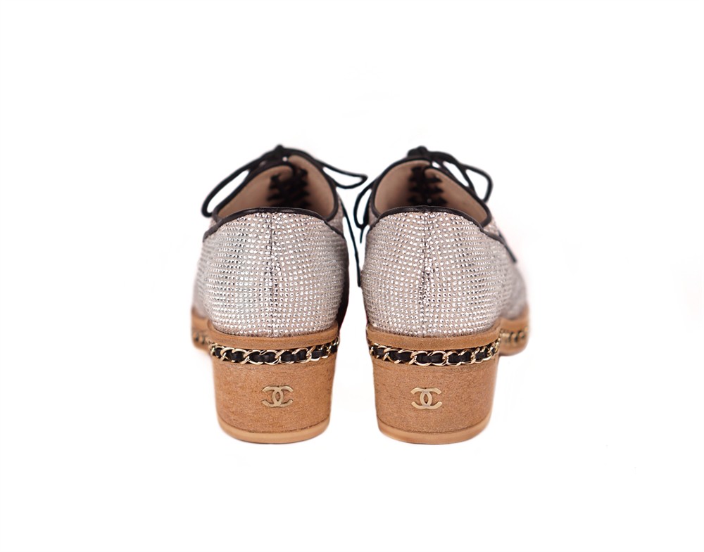 SCHNÜRSCHUHE - CHANEL MIT KRISTALLEN