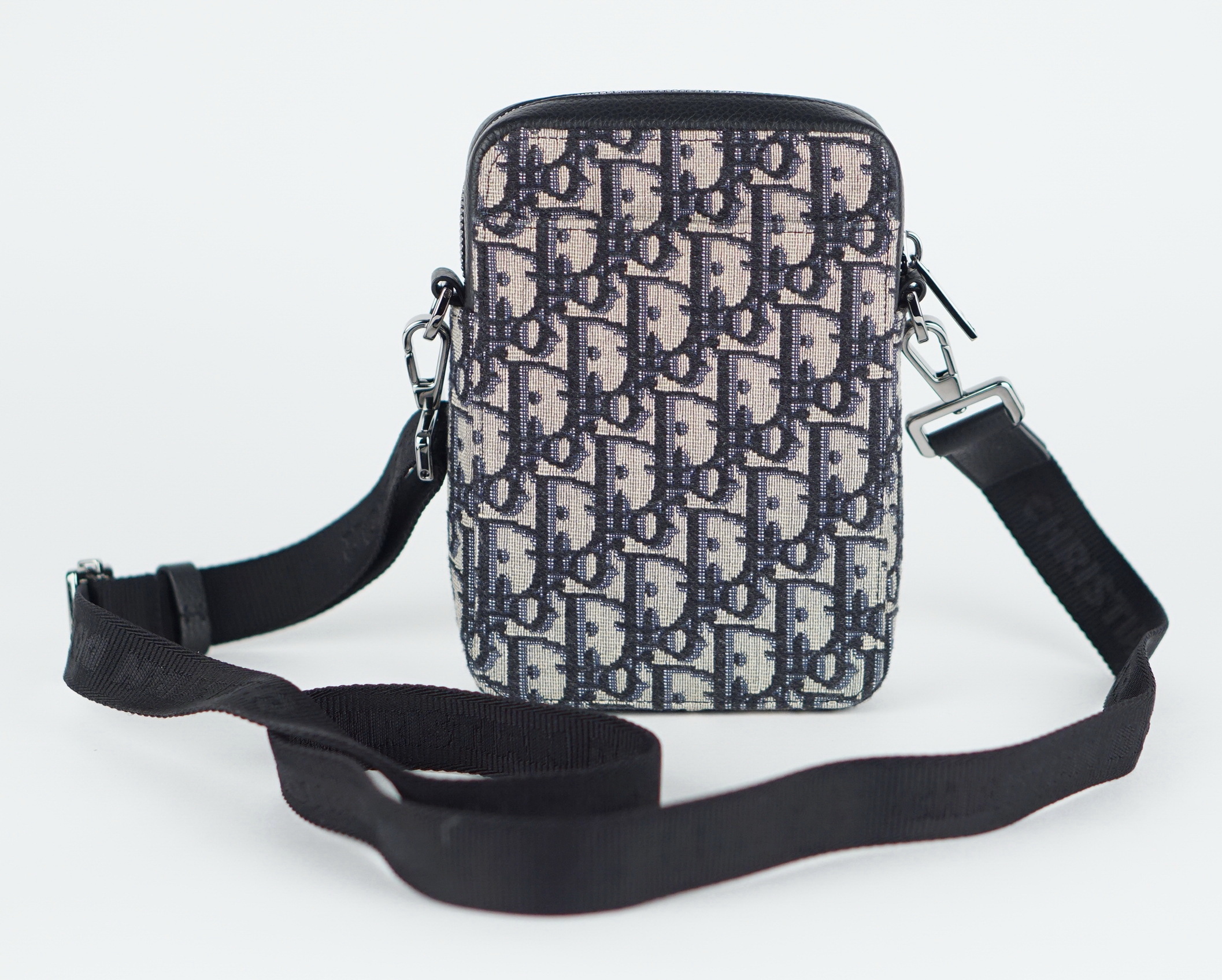 UMHÄNGETASCHE - MESSENGER POUCH