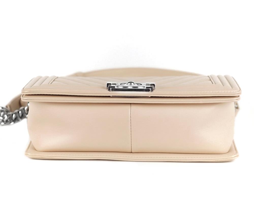 UMHÄNGETASCHE - CHANEL BOY OLD MEDIUM BEIGE