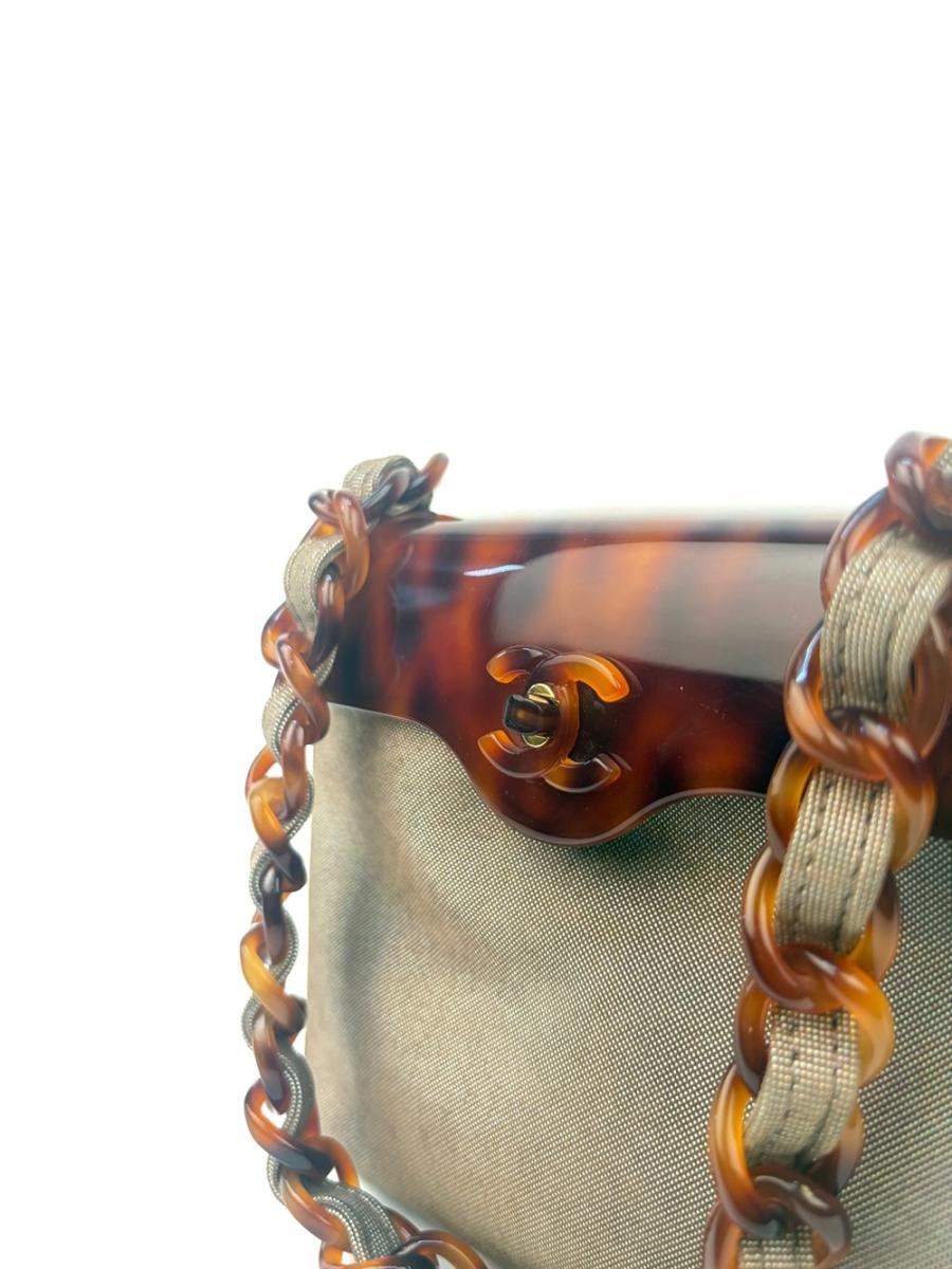 UMHÄNGE- & SCHULTERTASCHEN - CHANEL TORTOISESHELL FLAP BAG