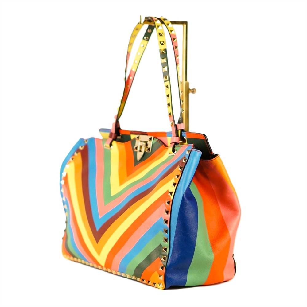 HENKELTASCHE - VALENTINO GARAVANI ROCKSTUD CHEVRON 1973 LEDER MEHRFARBIG