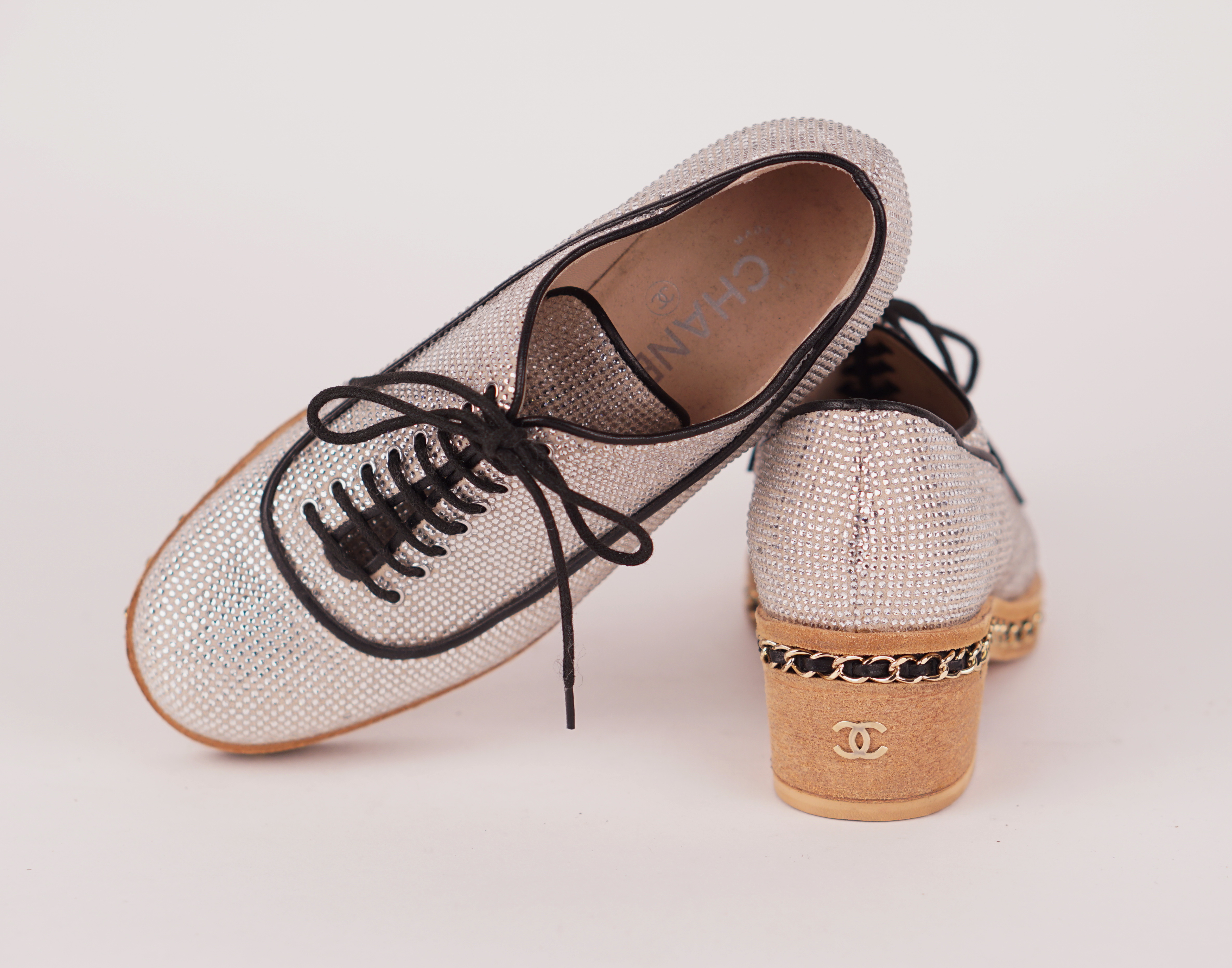 SCHNÜRSCHUHE - MIT KRISTALLEN