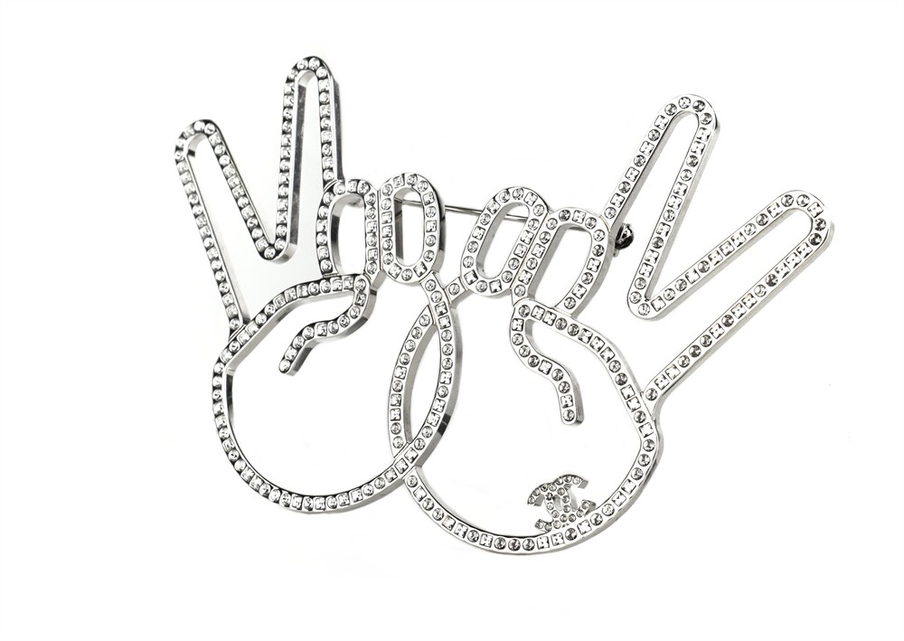 BROSCHE - CHANEL PEACE EMOJI SILBER MIT KRISTALLEN