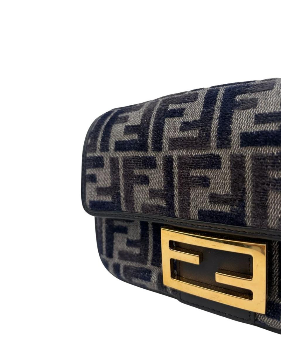UMHÄNGE- & SCHULTERTASCHEN - FENDI MINI BAGUETTE FF JACQUARD DENIM