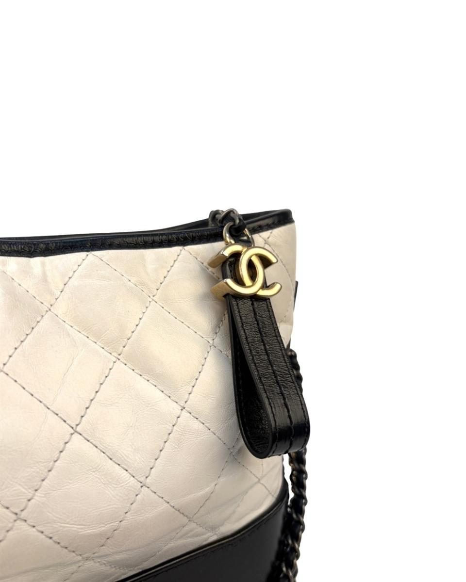 UMHÄNGE- & SCHULTERTASCHEN - CHANEL GABRIELLE HOBO BAG SCHWARZ WEISS