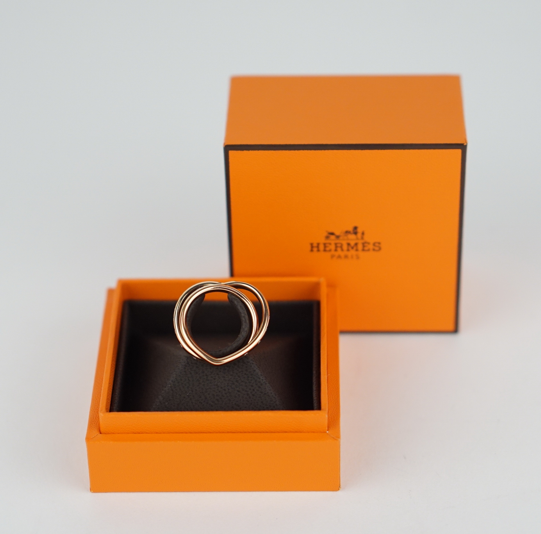 RING - HERZFORM MIT DIAMANTEN GOLD