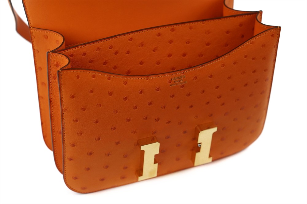 UMHÄNGETASCHE - HERMÈS CONSTANCE 24 TANGERINE STRAUßENLEDER GHW, 2017