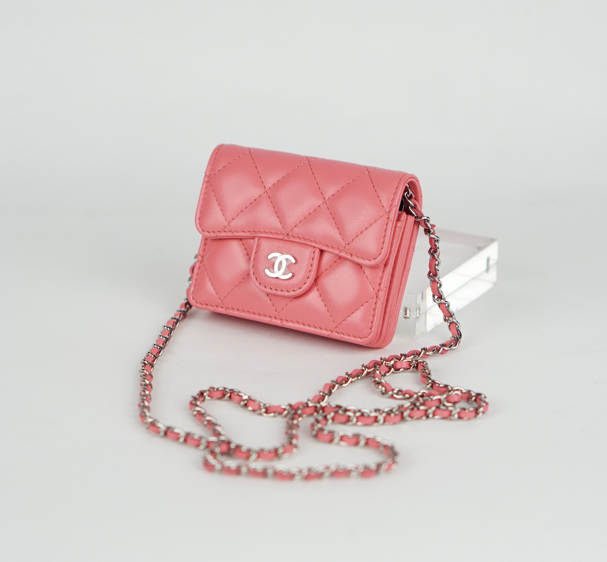 UMHÄNGETASCHE - CHANEL CLASSIC FLAP CARD HOLDER WITH CHAIN LIGHT PINK