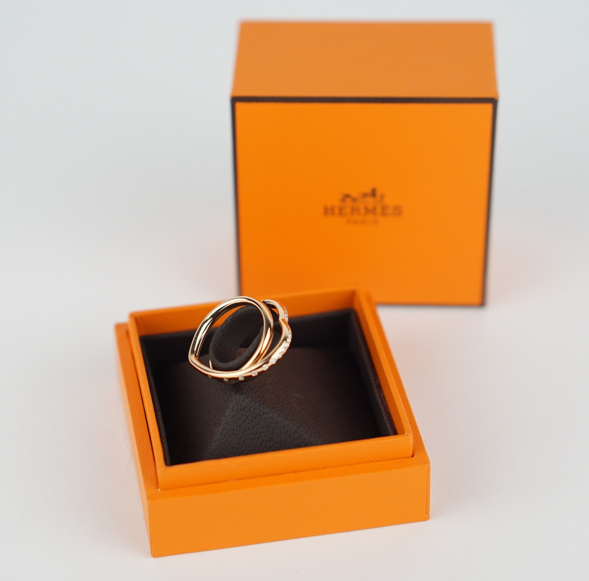 RING - HERZFORM MIT DIAMANTEN GOLD