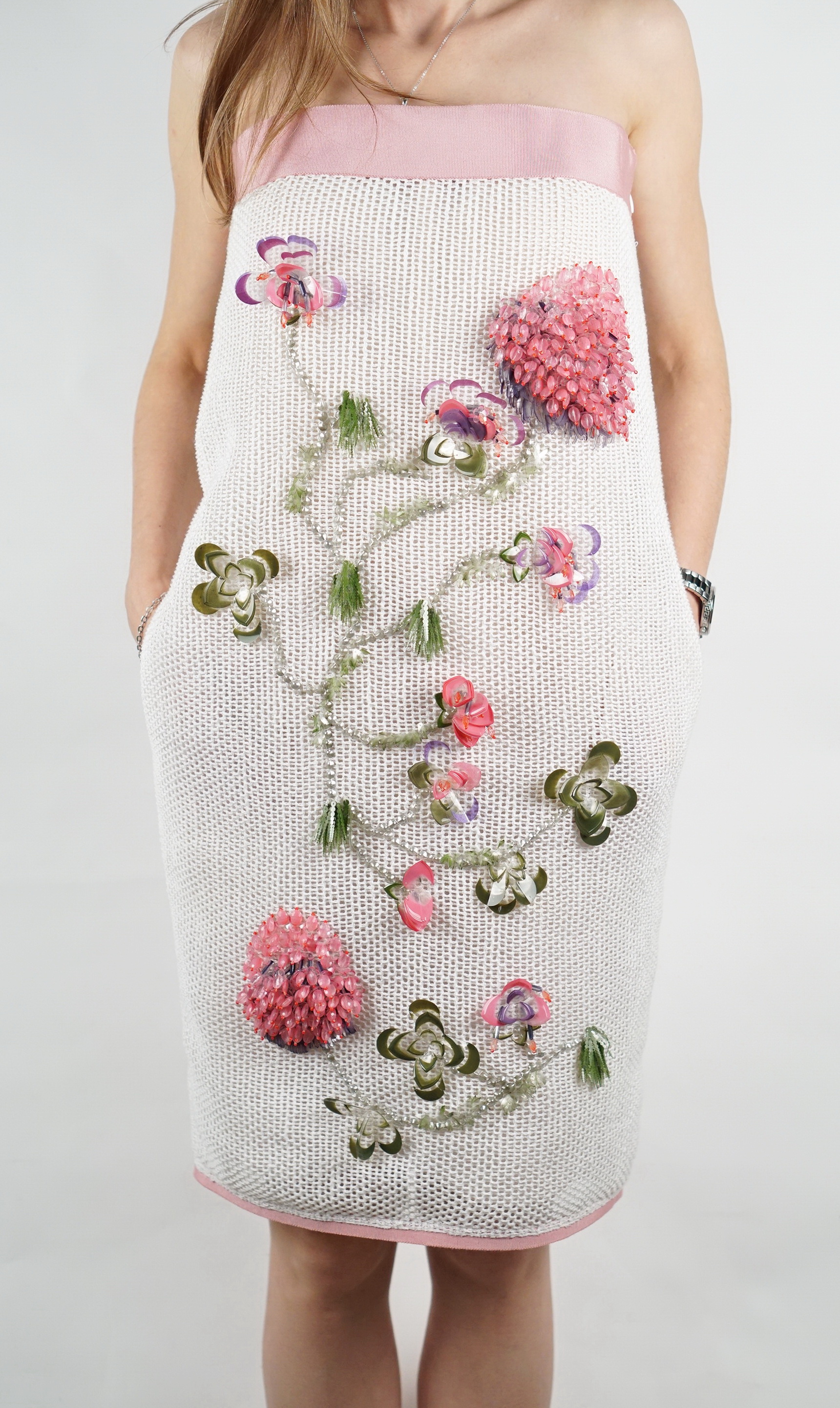 KLEID - CHANEL MIT BLUMEN AUS PAILLETTEN