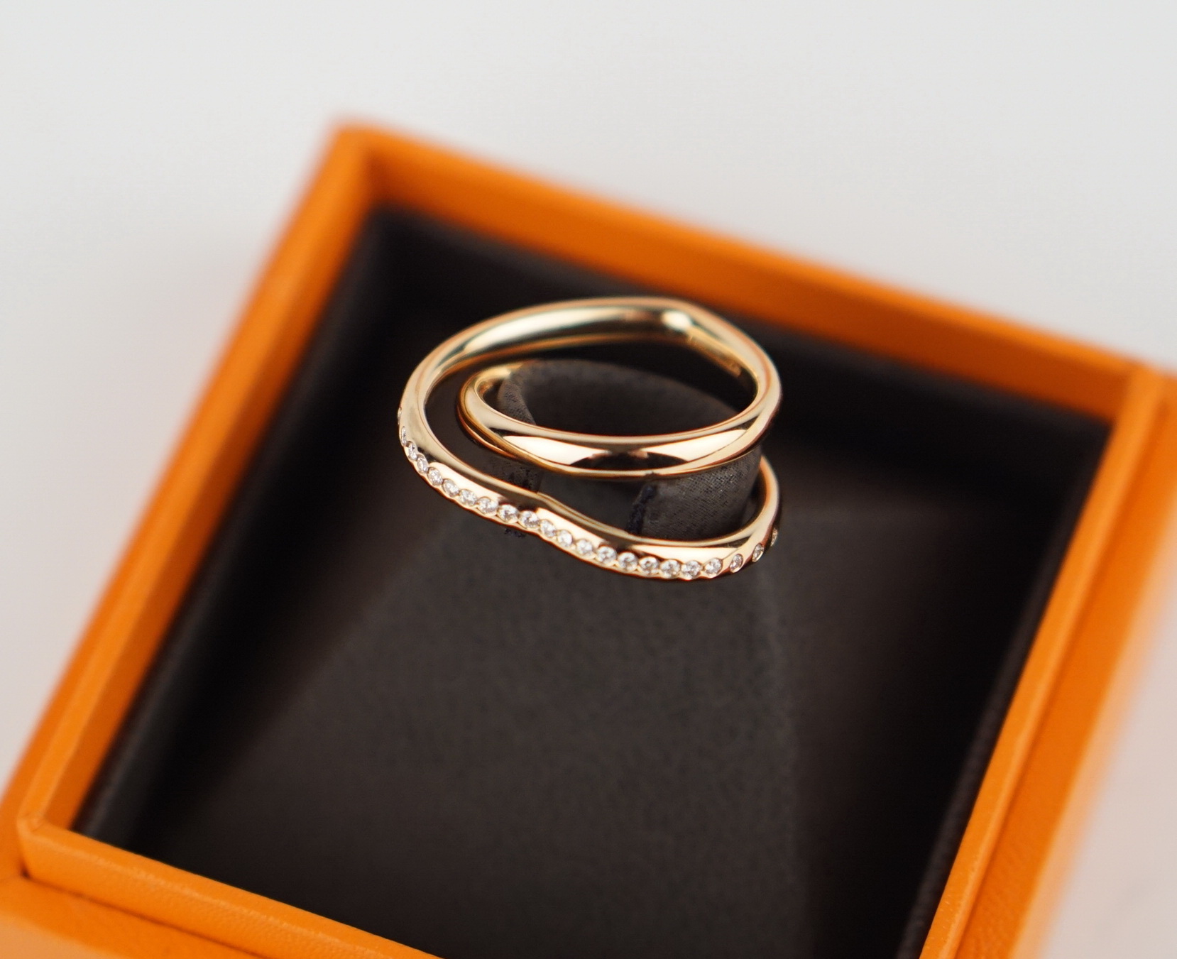 RING - HERZFORM MIT DIAMANTEN GOLD