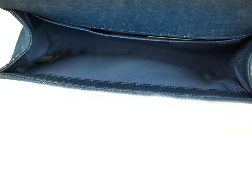 UMHÄNGETASCHE - CHANEL BOY BLAU DENIM MEDIUM