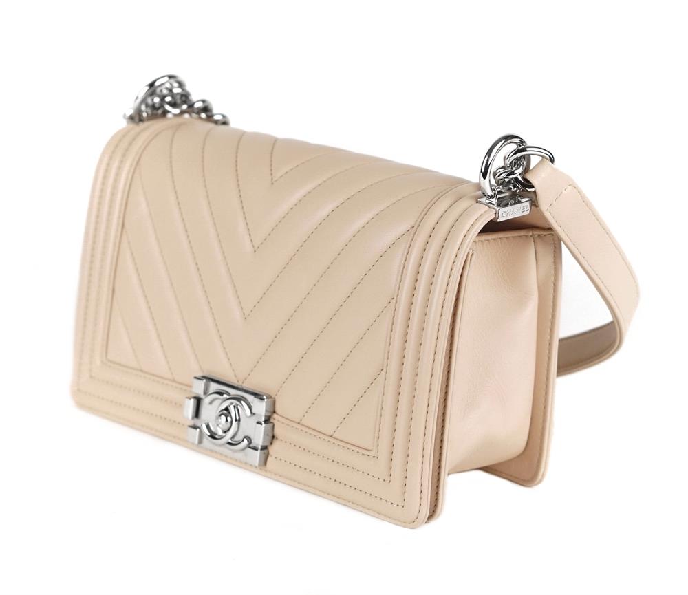 UMHÄNGETASCHE - CHANEL BOY OLD MEDIUM BEIGE