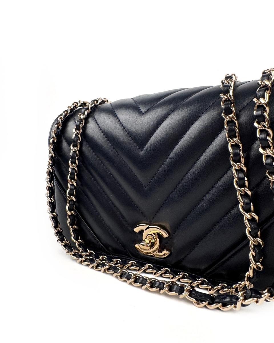 CROSSBODY & SHOULDERBAGS - CHANEL CHEVRON SINGLE FLAP NAVY BLUE