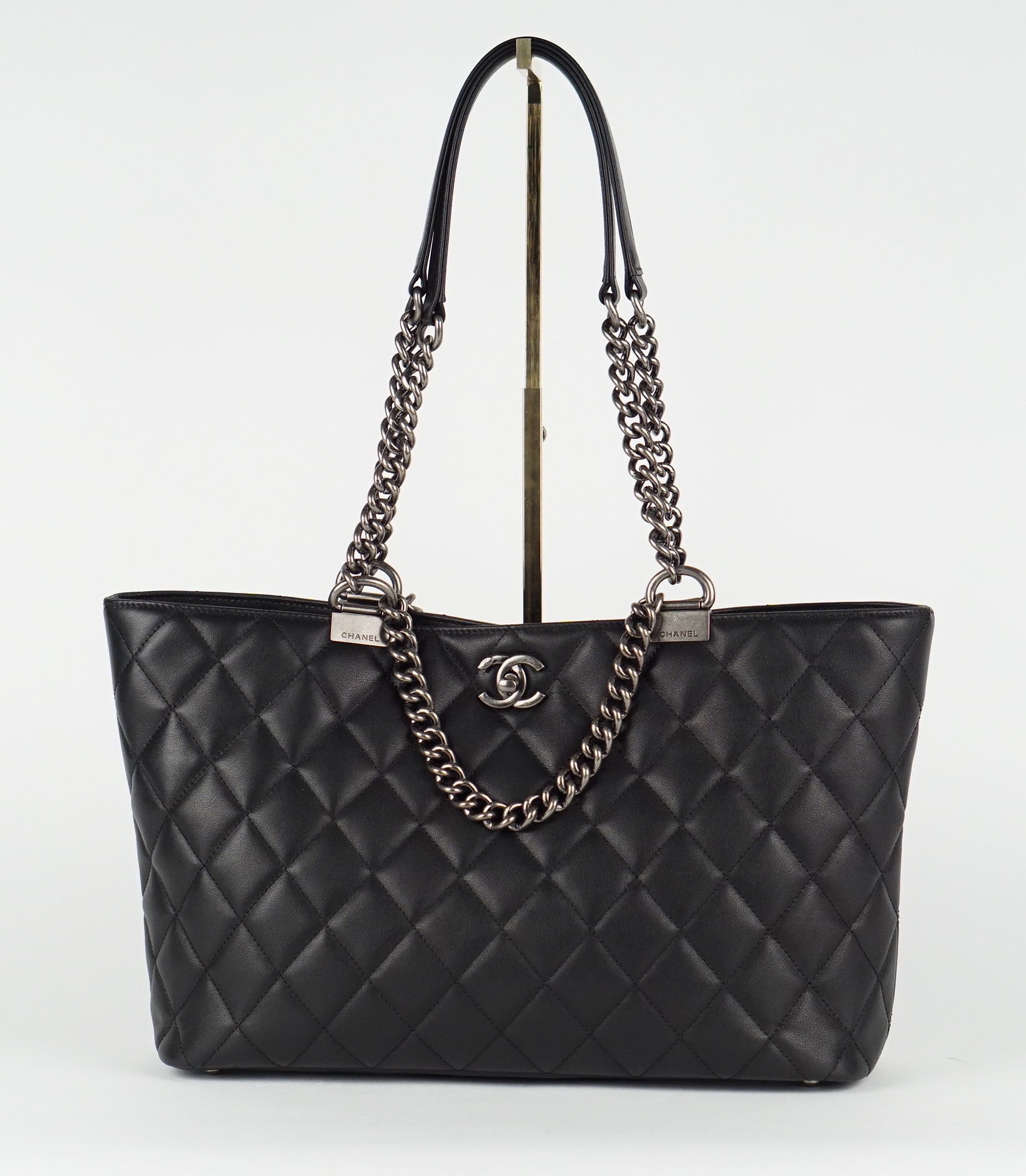 Black Quilted Chain Shoulder Tote Bag 